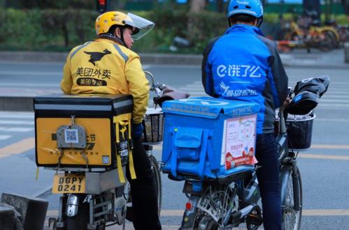 中国での配達業界の９０％は『美团:メイトァン』と『饿了吗:アーラマ』。町中をルール無用で走り回る。
